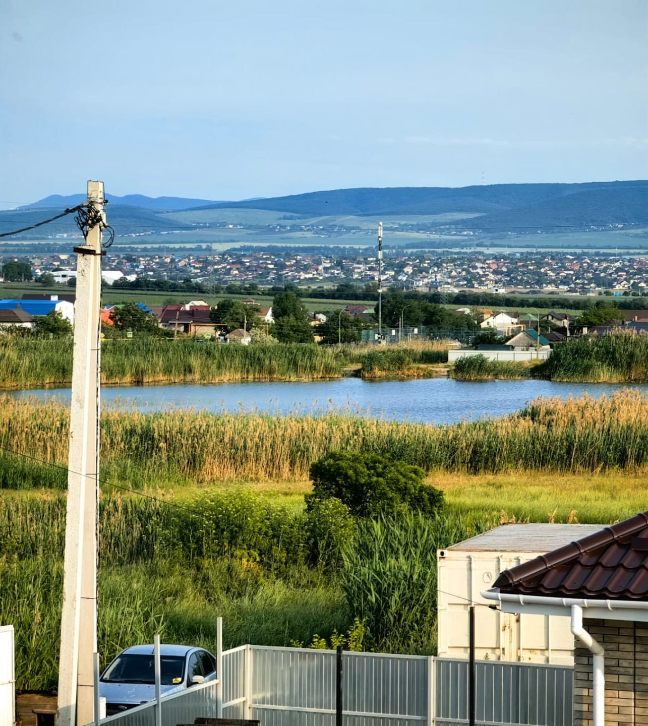  Продаётся уютный просторный дом в живописном месте Краснодарского края!

 Почему именно этот вариант?
– Идеальное сочетание пространства и свободы творчества: площадь дома — 141 м², высота потолков — 3,15 м, участок — 6 соток с великолепным ландшафтом и возможностью воплотить самые смелые дизайнерс